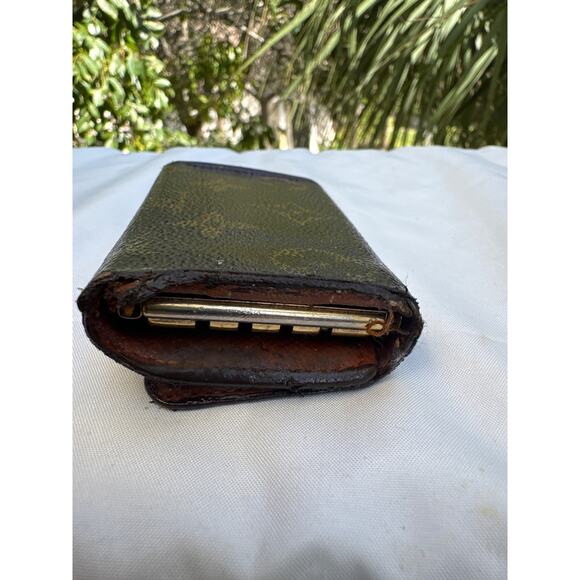 Louis Vuitton Luxury Accessory – Timeless & Authentic - Picture 3 of 5